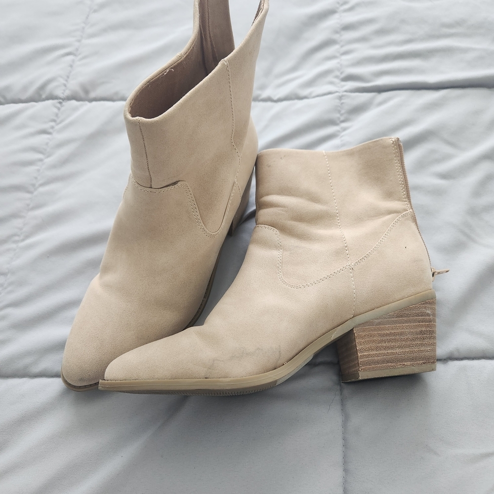 DV by Dolce Vita Cream Ankle Booties with Chunky Heel - Picture 1 of 5